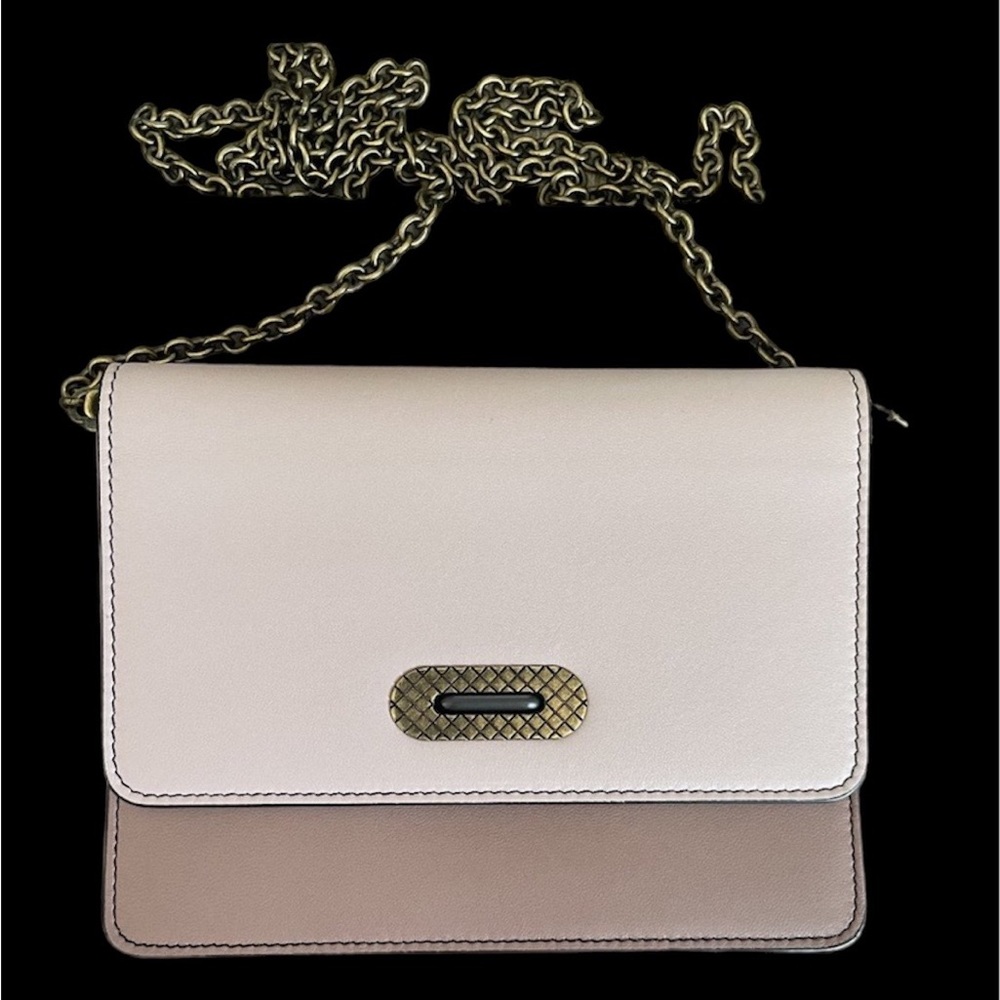 NWT Bottega Veneta leather clutch with chain - Authentic